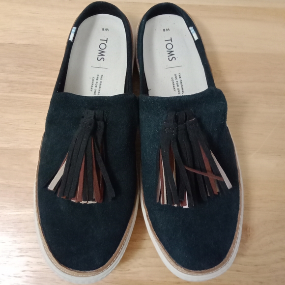 Toms Shoes - TOMS Women's Sunrise Black Suede Slip On Tassel Sneakers Preppy Retro Size 8